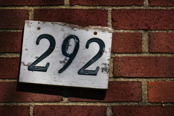 Le nombre 222 : signification spirituelle, symbolique et pratique